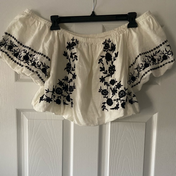 American Eagle Outfitters Tops - AE off the shoulder embroidered crop top